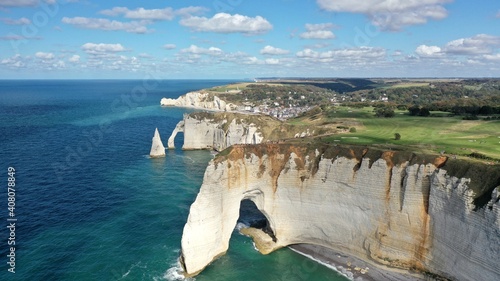 Fotografía Falaise d'Etretat et aiguille creuse vue aérienne