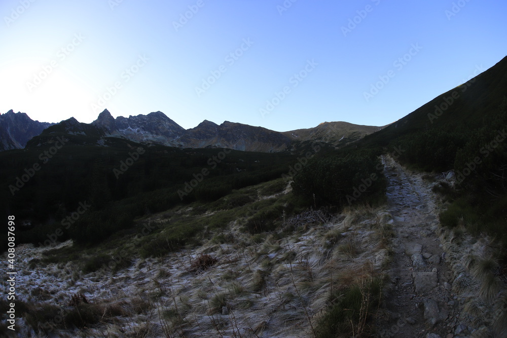 Sunrisre in Dolina Gąsiennicowa, Tatry Wysokie Sunrisre in Dolina Gąsiennicowa, Tatry Wysokie