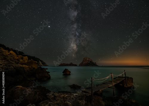 Es Vedra with Milky Way 2. Made from 11 light frames with 3 dark frames.
