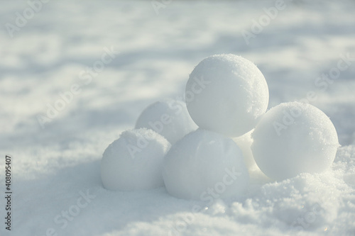 Quadro em tela Perfect round snowballs on snow outdoors, closeup