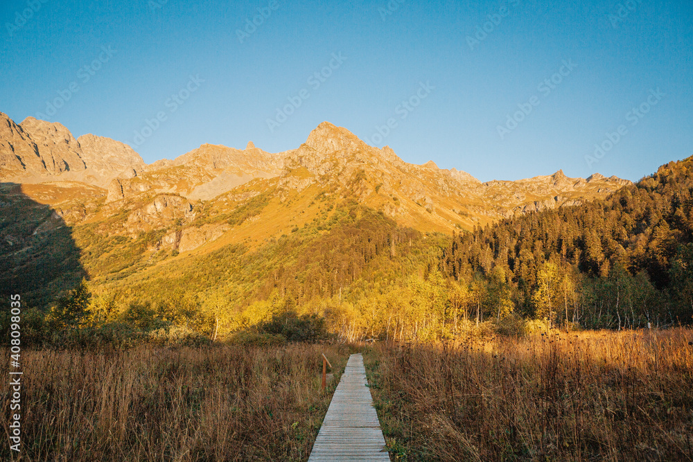 Fototapeta premium path to the mountains