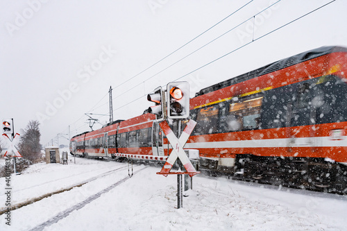 Bahnübergang, Schranke, Zug, Eisenbahn photo