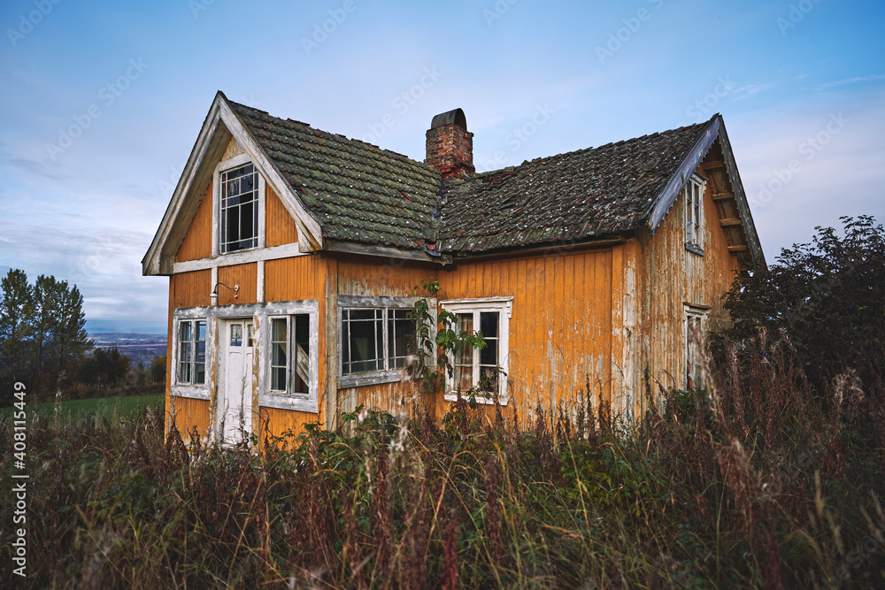 old house in the countryside old house in the countryside