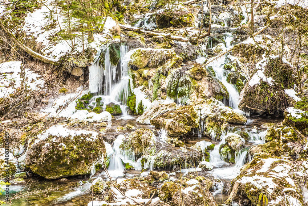 Fotografie gefrorene Wasserfälle im Winter