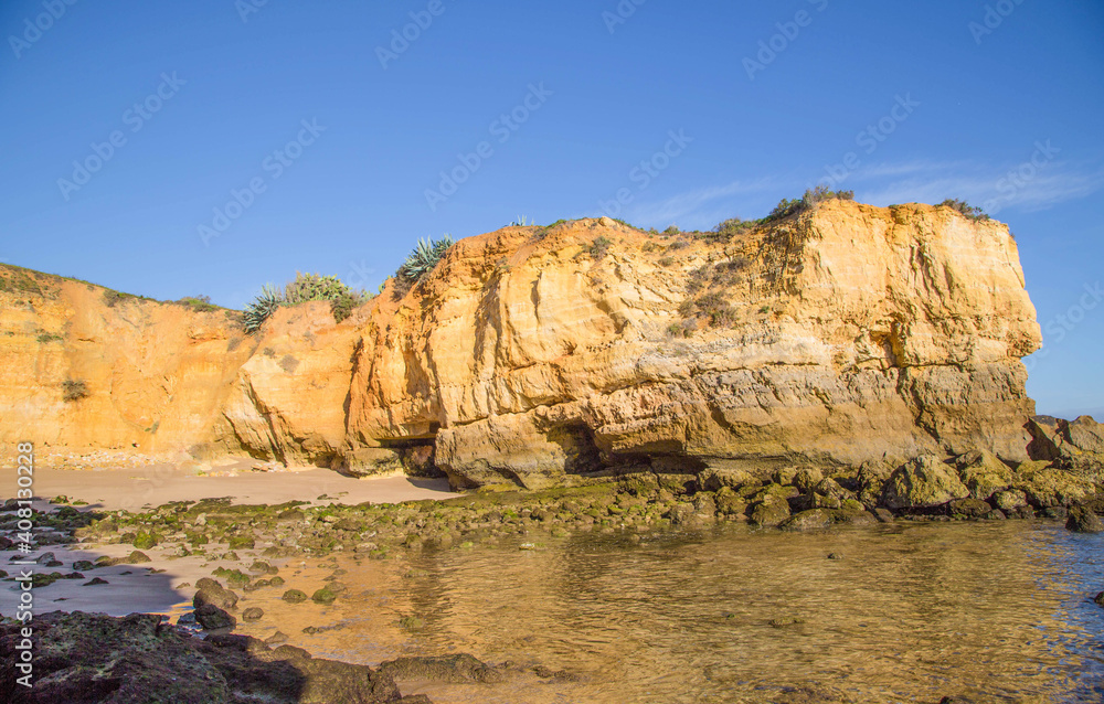 Algarve Portugal Landschaft und Kalksteinfelsen