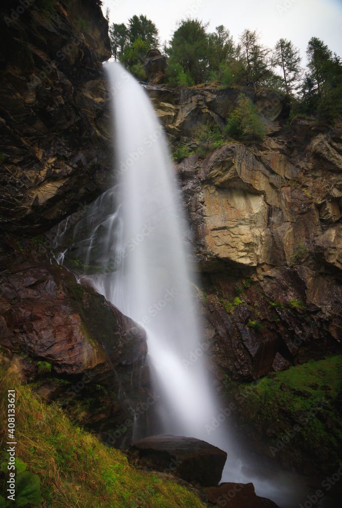 Fellbachfall long exposure waterfall shot in the swiss alps switzerland high fall