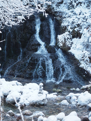 Wallpaper Mural waterfall in winter Torontodigital.ca