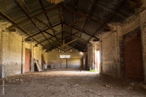 Interior de garita de ferrocarril abandonada