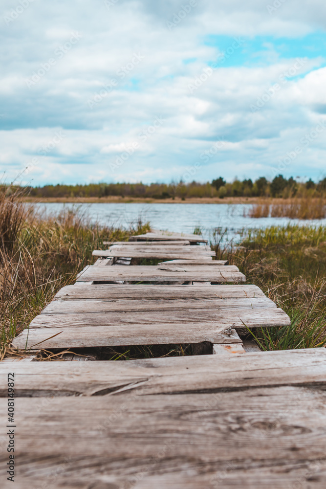 Obraz premium view of wooden old dock at lake beach