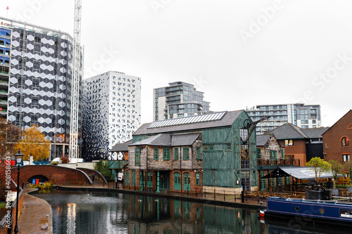 Fotografie Cube is part of Birmingham’s high-profile canalside regeneration, has had dramatic impact on city, continuing revitalisation