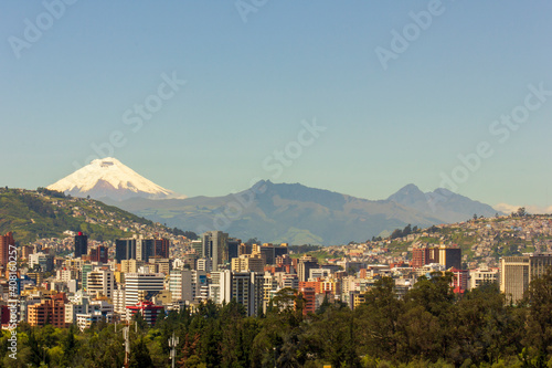 Volcán Cotopaxi desde la ciudad de Quito - Ecuador