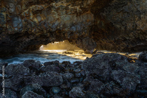 Sacred Cove Cave in Rancho Palos Verdes, California  © Kirk Wester