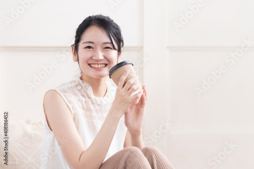 ホットドリンク・コーヒー・紅茶を飲む女性
Free Download ホットドリンク・コーヒー・紅茶を飲む女性
- GFXLoad