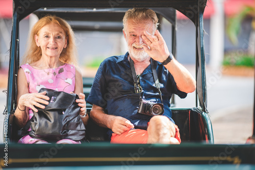 senior old couple celebrati...