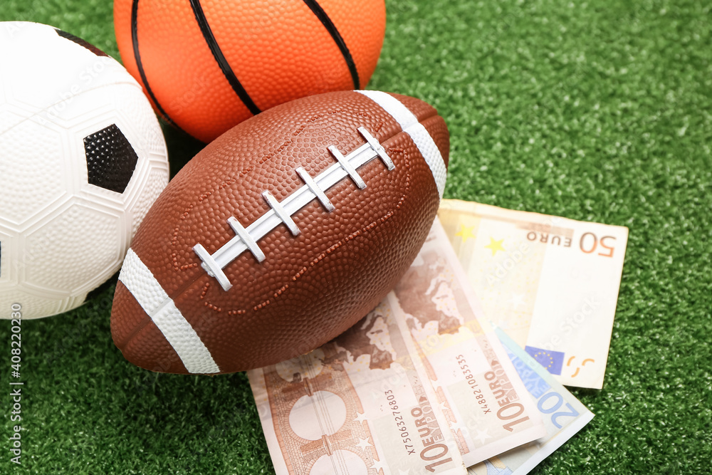 Obraz premium Money and balls on color background. Concept of sports bet