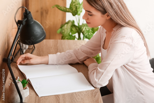 Beautiful woman reading bla...