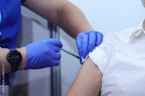 Katowice, Polska, 21 Styczeń 2021 Pierwsze szczepienia seniorów przeciwko Covid- 19 w szpitalu tymczasowym w Katowicach 