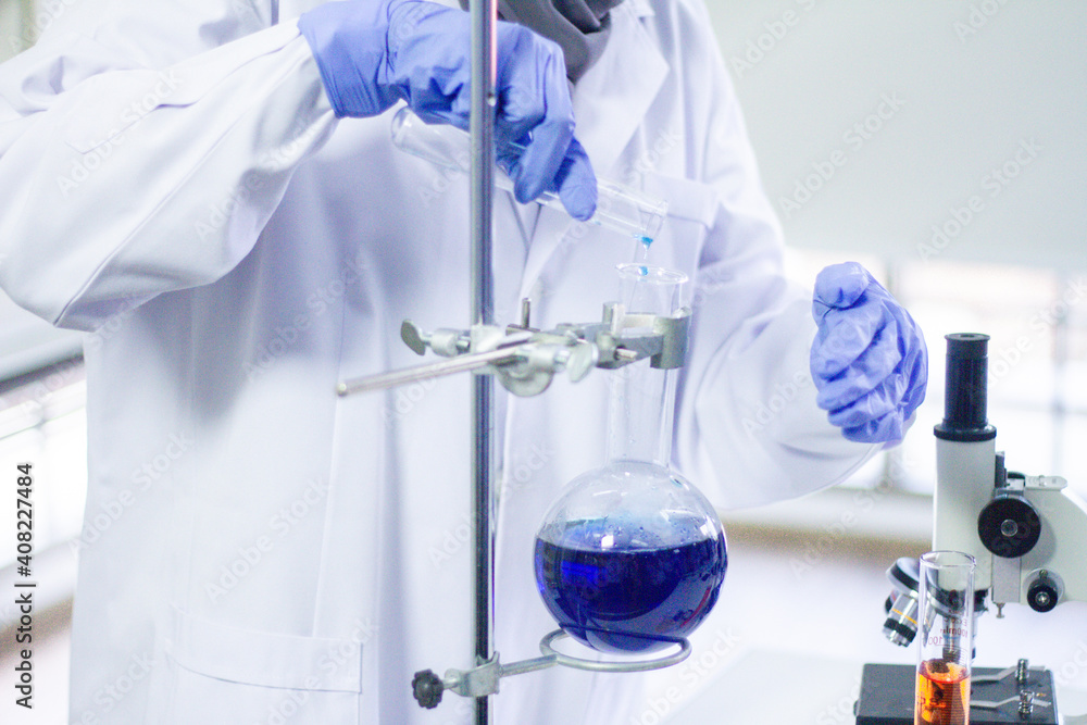 Fototapeta premium Scientists hold test tubes at the lab