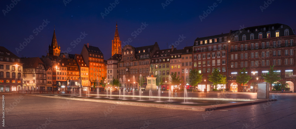 Fototapeta premium Strasbourg, evening in Place Kleber square. Cathedral on background. Alsace, France