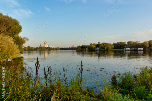 Obraz na płótnie Park on the embankment of the Moskva River, Moscow - September 24, 2020 w salonie