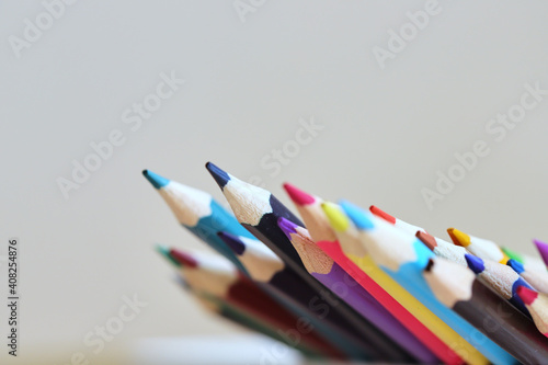 カラフルな色鉛筆の様子