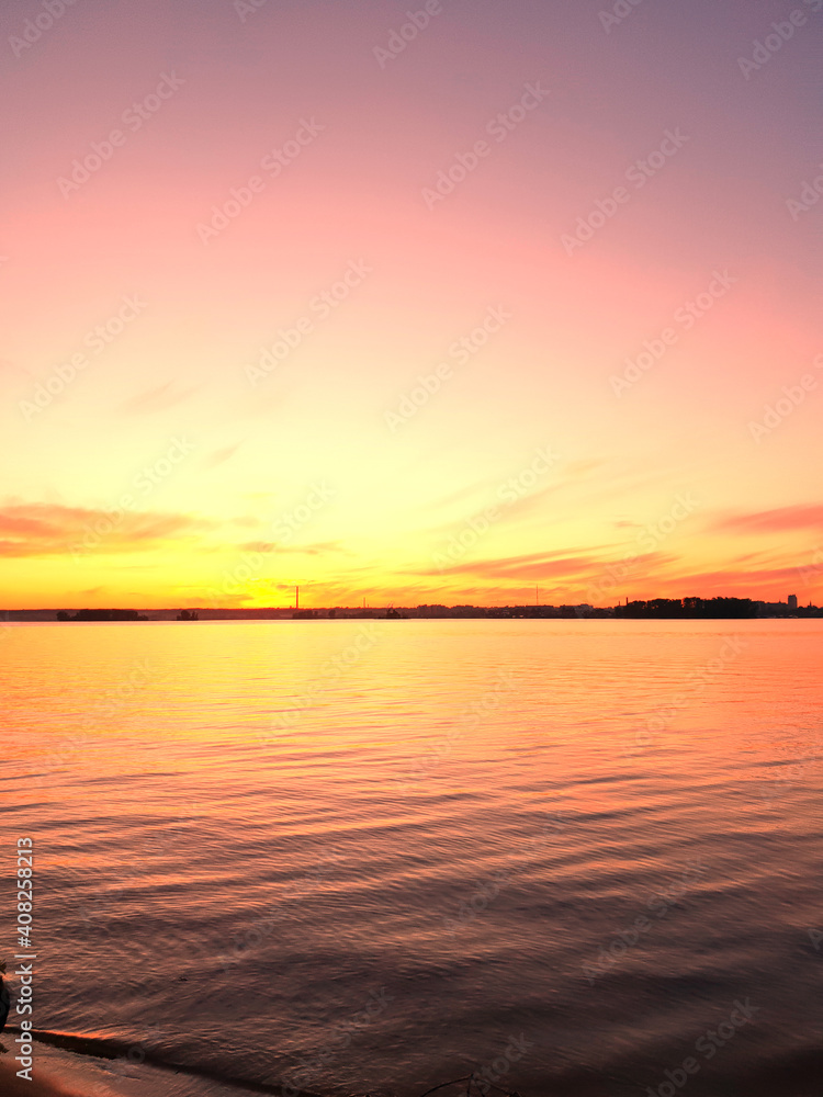 Fototapeta premium Beautiful sunrise over the sea