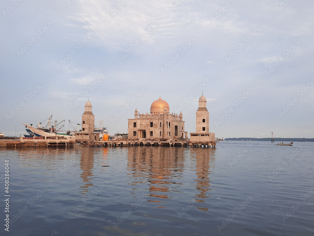 the process of building a floating mosque as landmarks in the city of Bontang, Indonesia