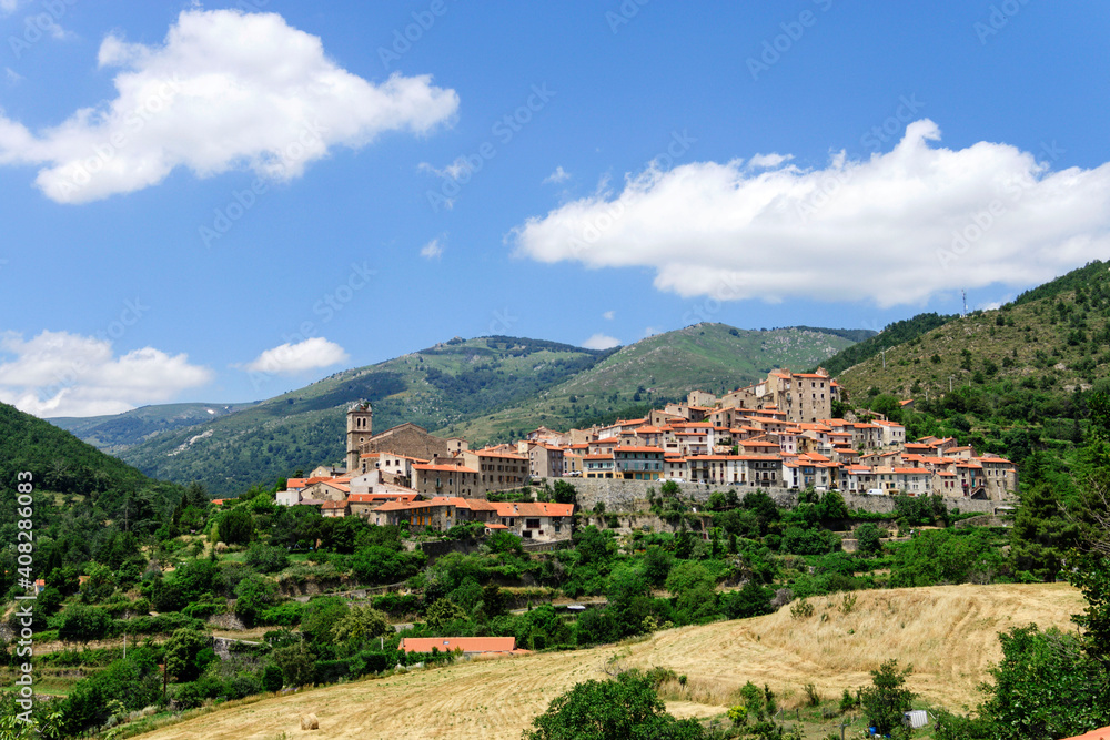 Mosset, declarado uno de los pueblos mas bonitos de francia,Conflent, Roussillon, pirineos orientales,Francia, europa