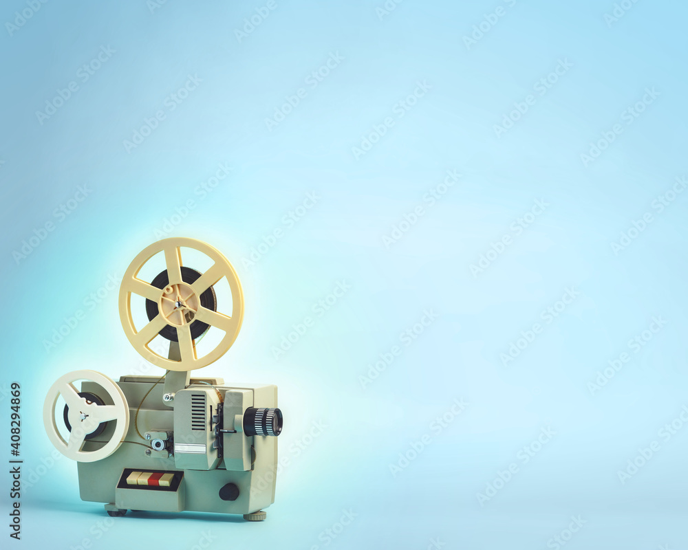 Obraz premium Old cinema projector on blue background