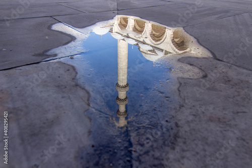 Canvas Print Reflection of a Mosque in a puddle - Istanbul, Turkey