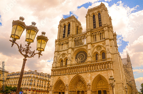 Panoramica de la catedral de Notredam Paris Francia