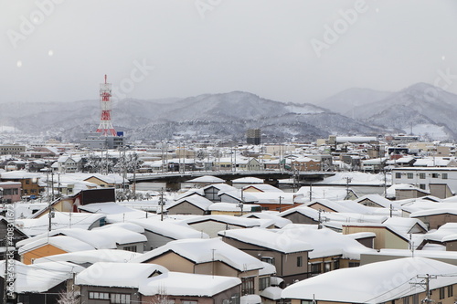 交渉から望む上越市街の雪景色