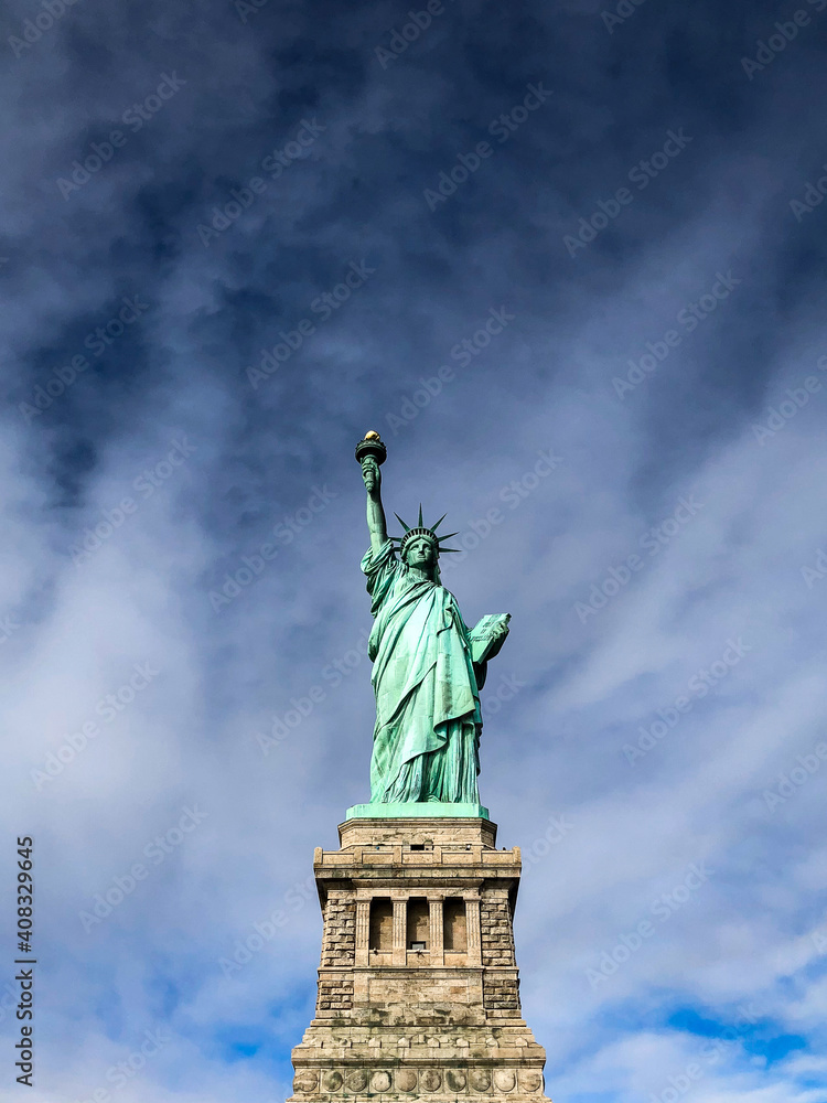 Obraz premium statue of liberty city
