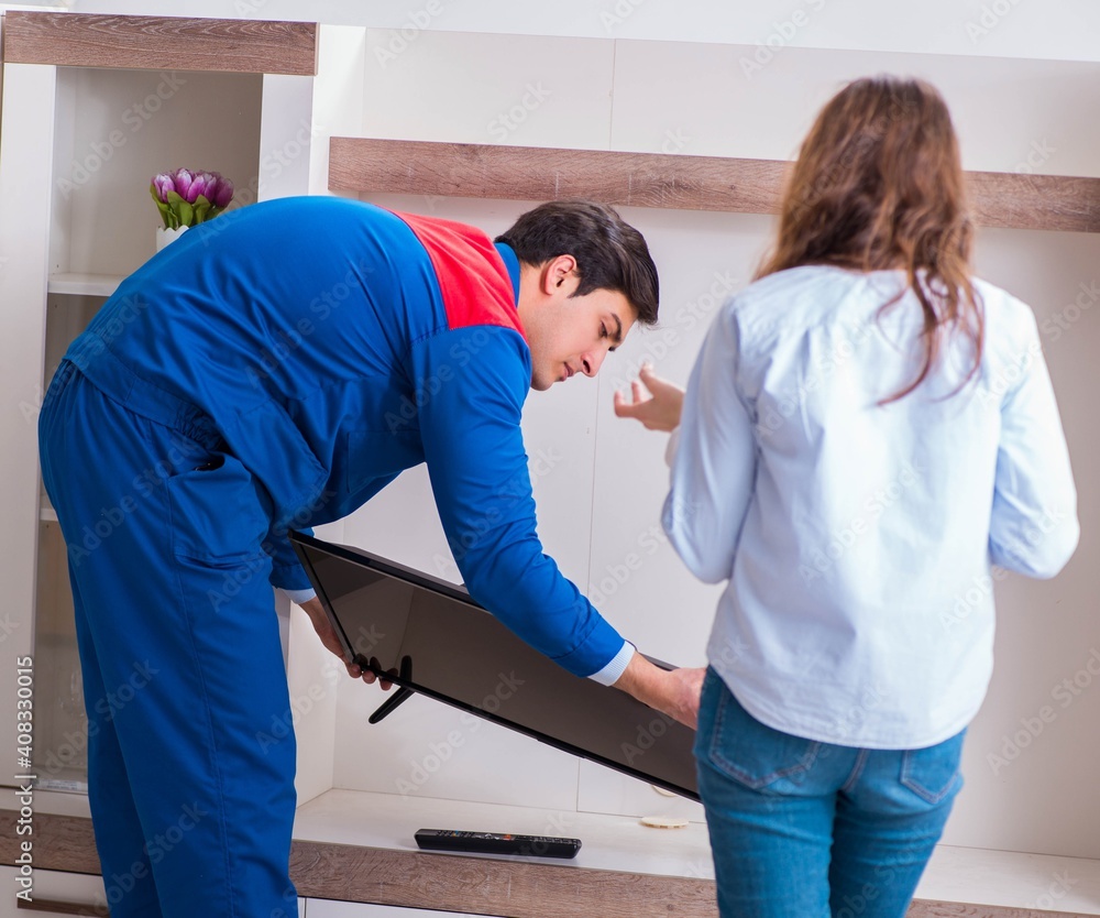 Fototapeta premium Repairman repairing tv at home