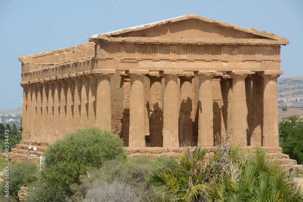 The valley of the temples of Agrigento is one of the most beautiful places in the world as regards the myth of ancient Greece.