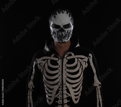 Fototapeta Naklejka Na Ścianę i Meble -  scary man in skeleton mask