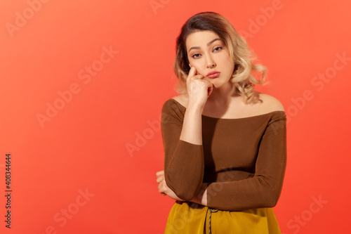 Girl looking into the camera with an incredulous emotion on her face