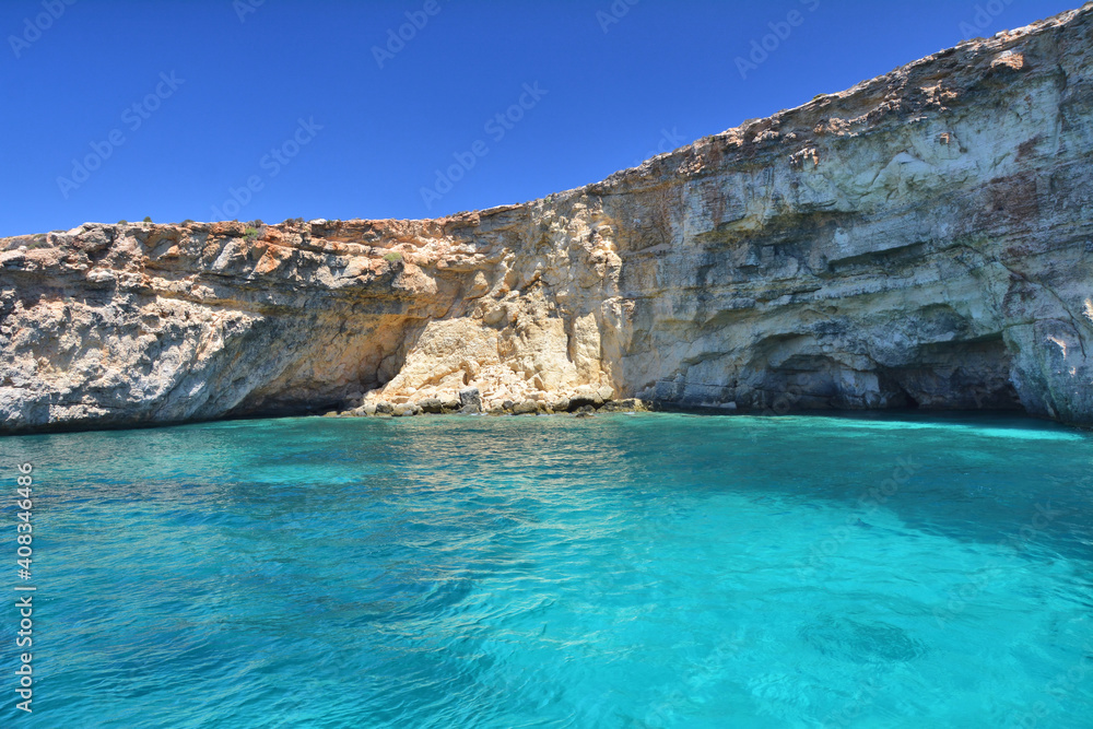 Obraz premium Crystal lagoon at Comino island, Malta.