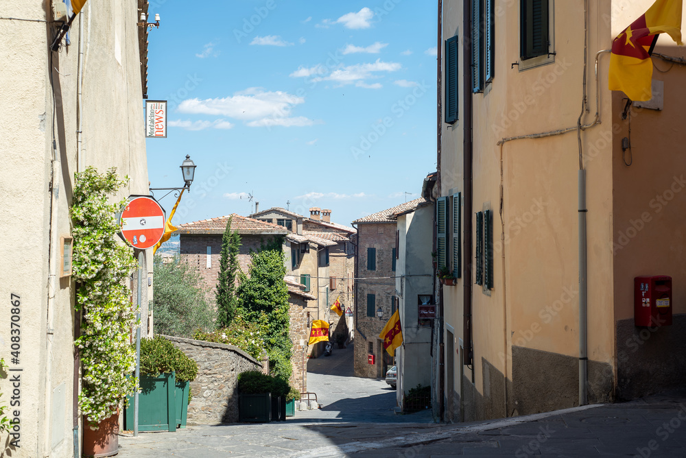 Obraz premium Montepulciano, Tuscany, Italy - June 19, 2017: Walking in Montepulciano