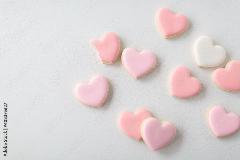 Obraz premium pink heart sugar cookies on white background, flatlay