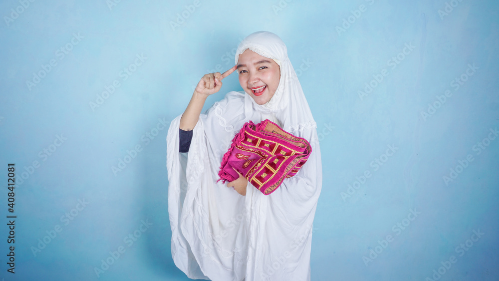 asian woman wearing muslim hijab scarf mukena thinking, imagination, question, having idea isolated on blue background in studio. ramadan concept asian woman wearing muslim hijab scarf mukena thinking, imagination, question, having idea isolated on blue background in studio. ramadan concept