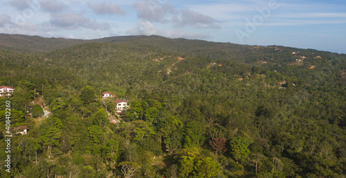 Bild auf Leinwand paisaje aereo de las montañas de cerro azul panama
