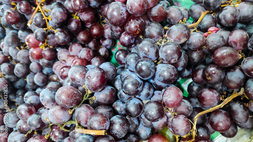 fresh organic fruit grapes on the market