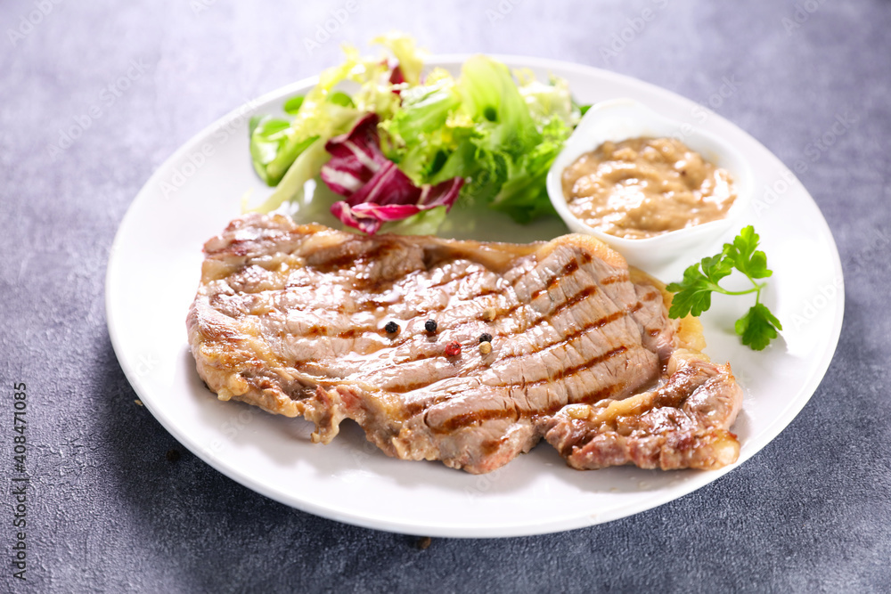 grilled steak fillet with lettuce and sauce