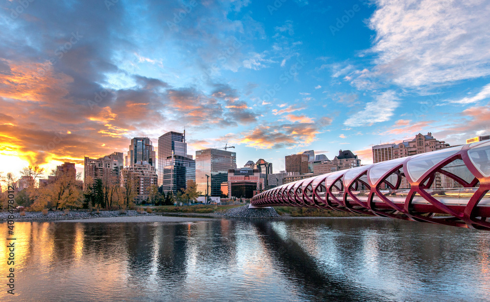 Naklejka premium Peace Bridge Sunset Calgary Alberta Canada