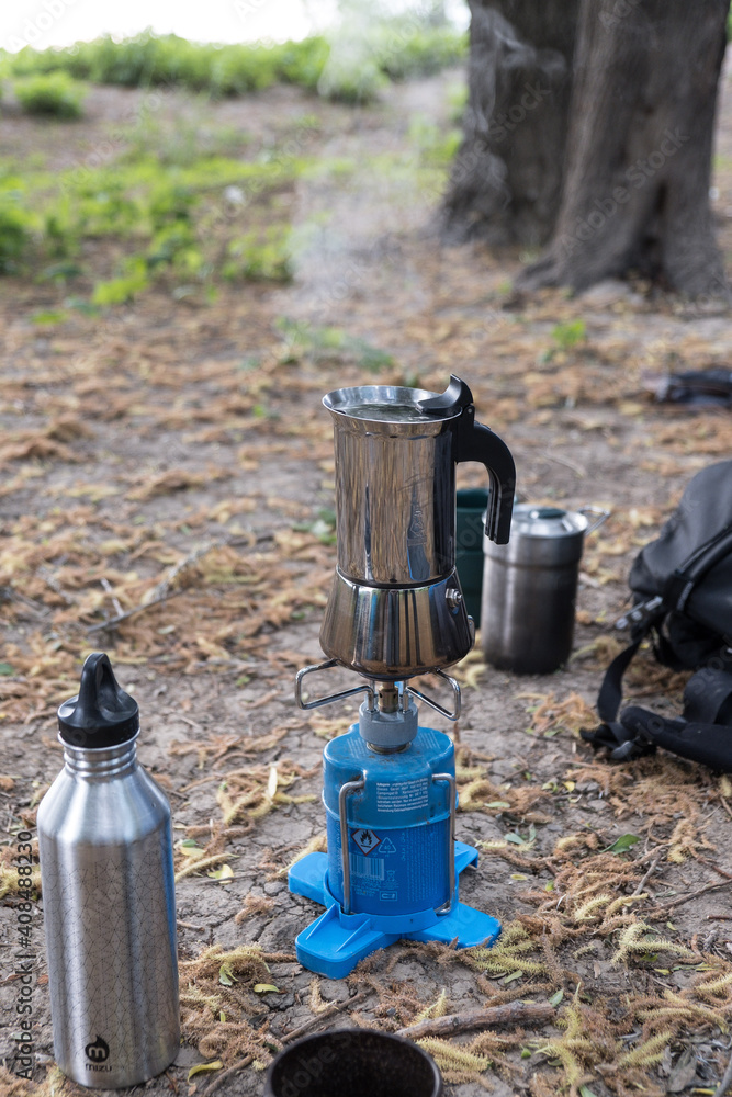 Zubereitung von Espresso mit einem Camping Gaskocher Zubereitung von Espresso mit einem Camping Gaskocher