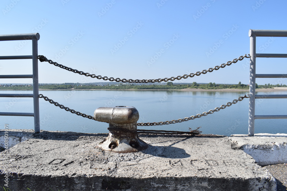 Obraz premium Bollard on the pier to secure the ropes.