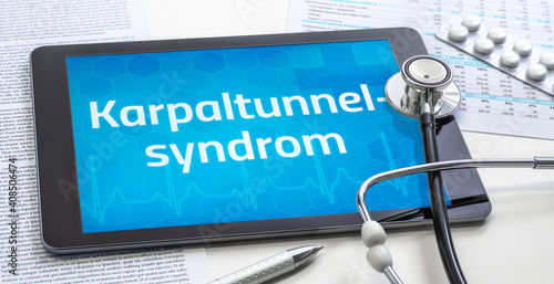Ein Tablet mit dem Text Karpaltunnelsyndrom auf dem Display