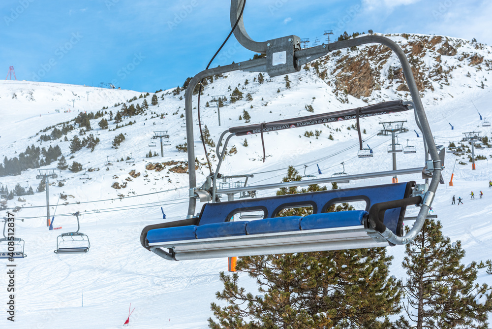 Obraz premium Free seat at the Grandvalira ski resort in Andorra in times of covid19 in winter 2021