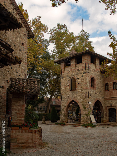 Altstadt von Grazzano Visconti in der Emilia-Romagna in Italien  photo